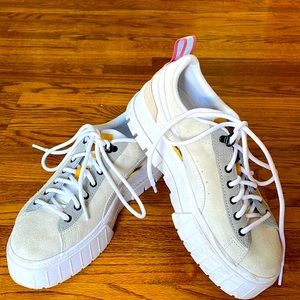 Puma suede platform tennis shoes, sz 7.5, runs small